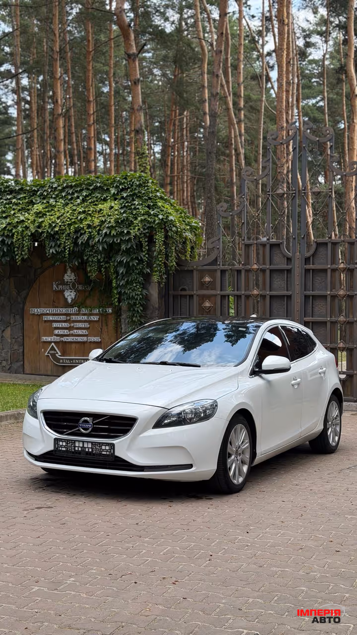 Volvo V40 - фото 3