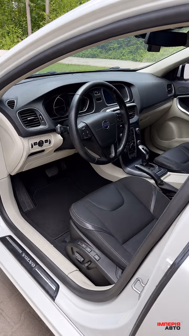 Volvo V40 - фото 9