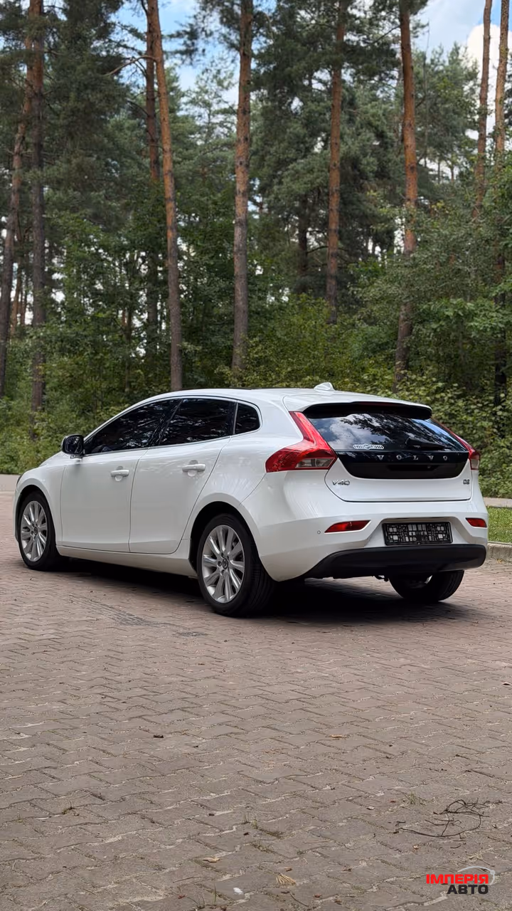 Volvo V40 - фото 4