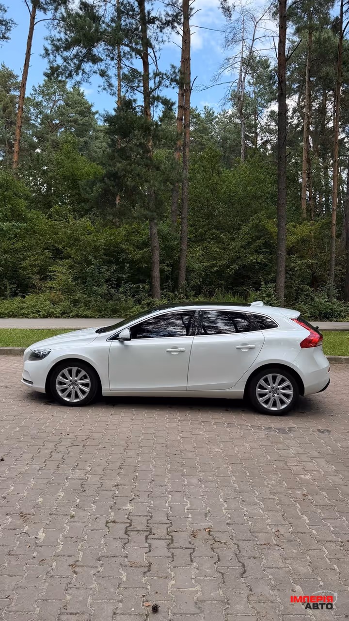 Volvo V40 - фото 8
