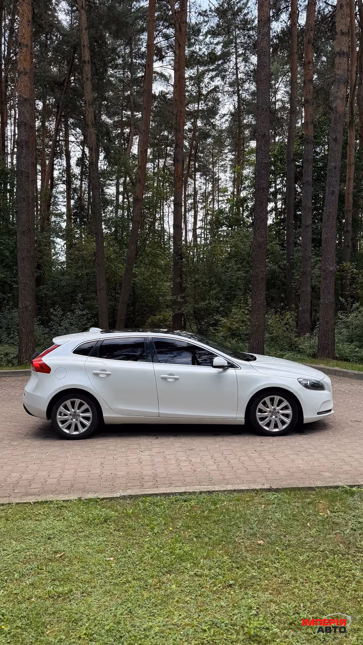 Volvo V40 - фото 7