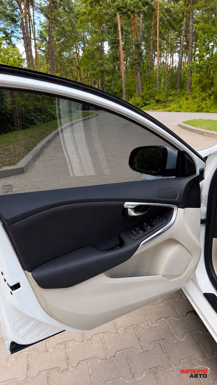 Volvo V40 - фото 13
