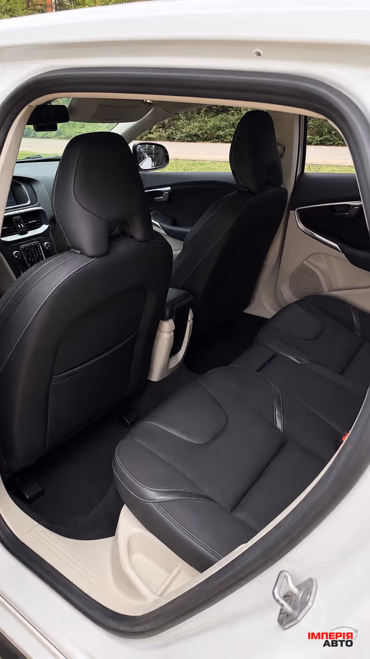 Volvo V40 - фото 12