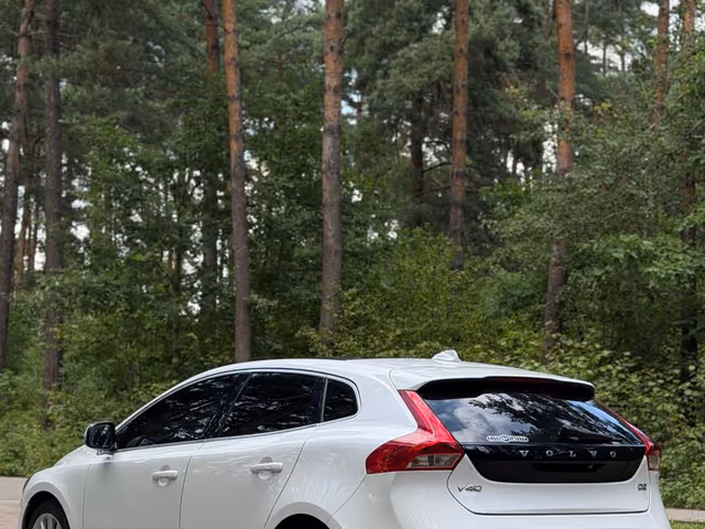 Volvo V40 - зображення 4
