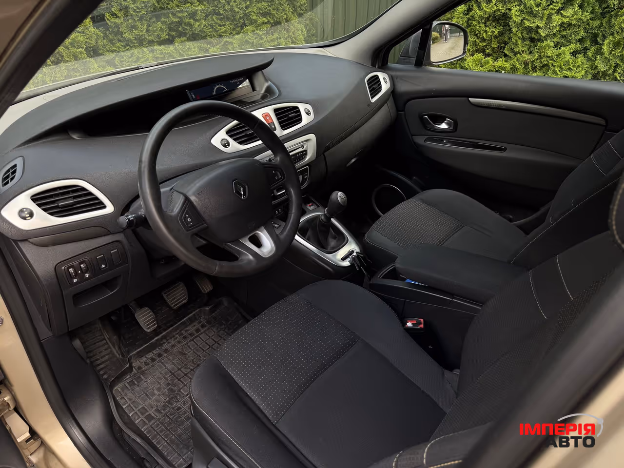 Renault Scenic - фото 22