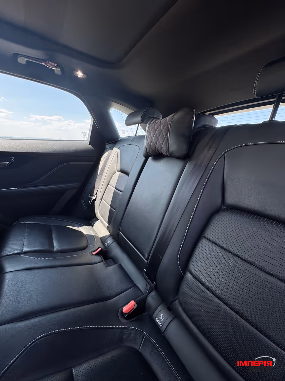 Jaguar F-Pace - фото 7