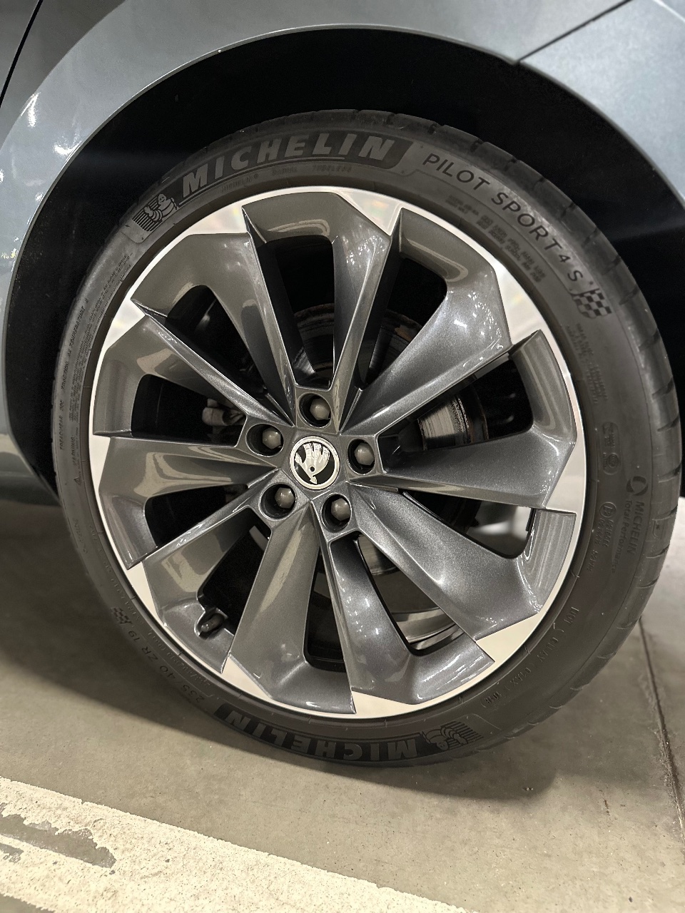 Skoda Superb - фото 10