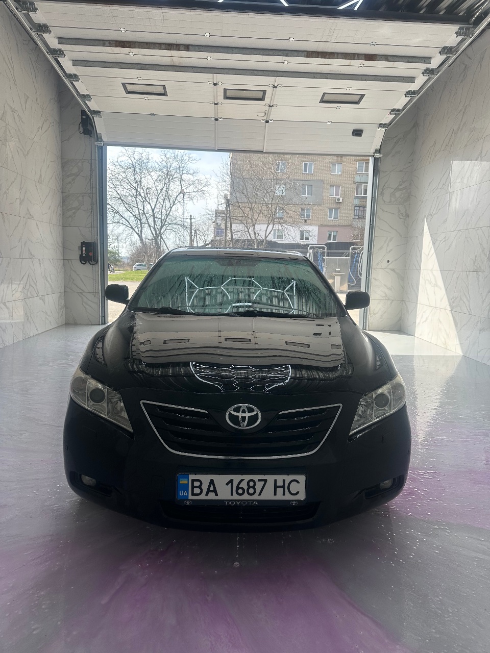 Toyota Camry - фото 1