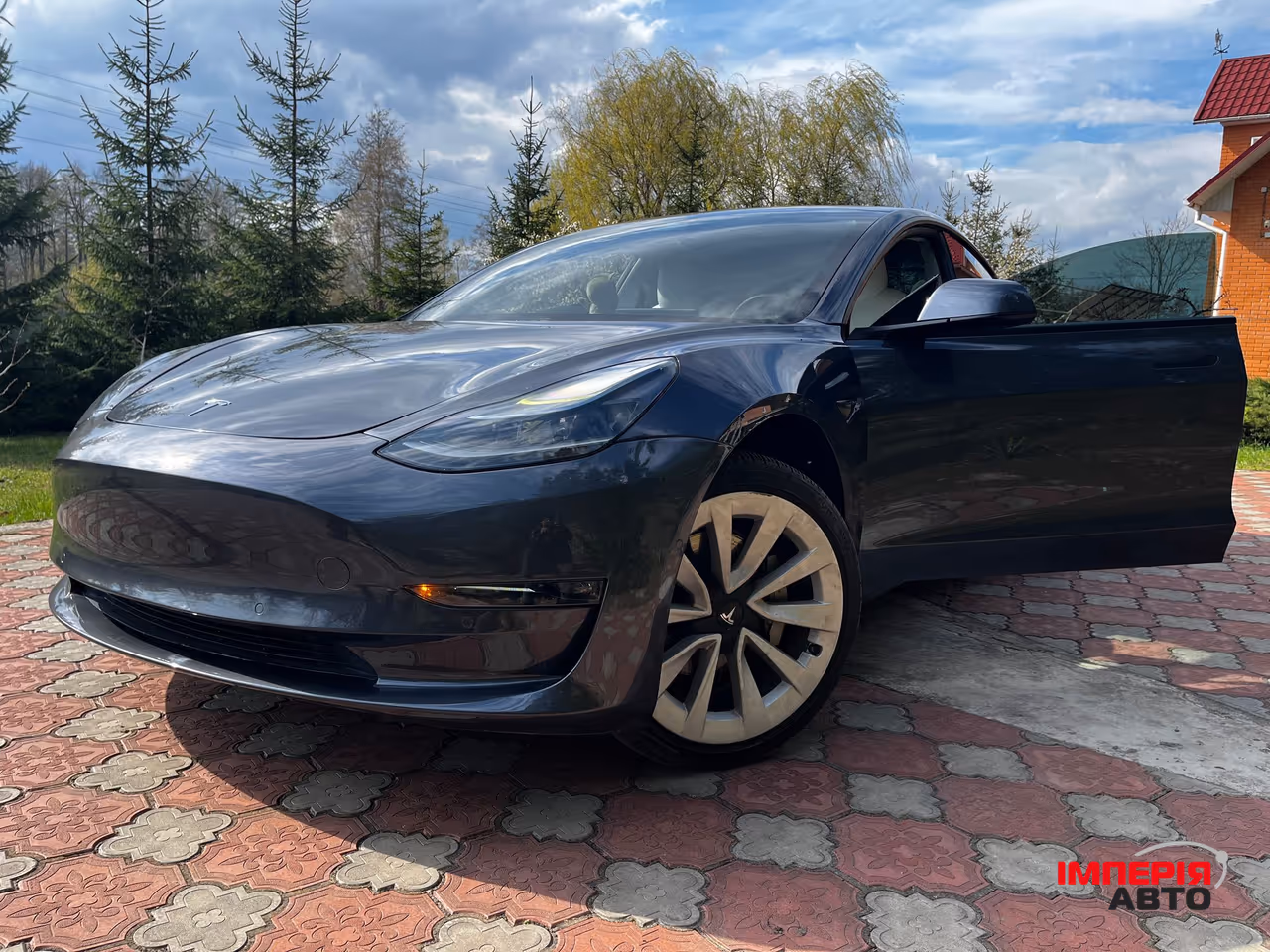 Tesla Model 3 - фото 1