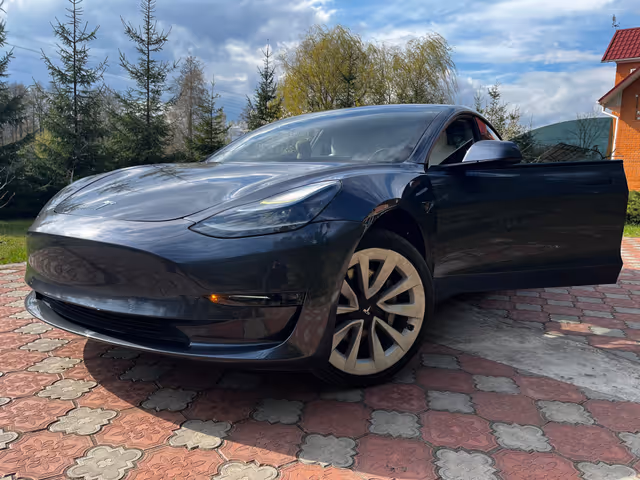 Tesla Model 3 - зображення 1