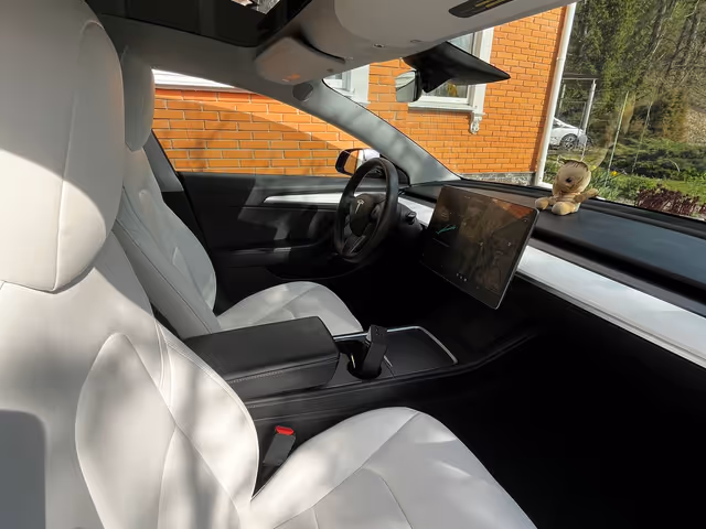 Tesla Model 3 - зображення 2