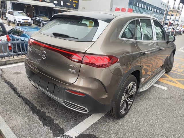 Mercedes-Benz EQE SUV - зображення 3
