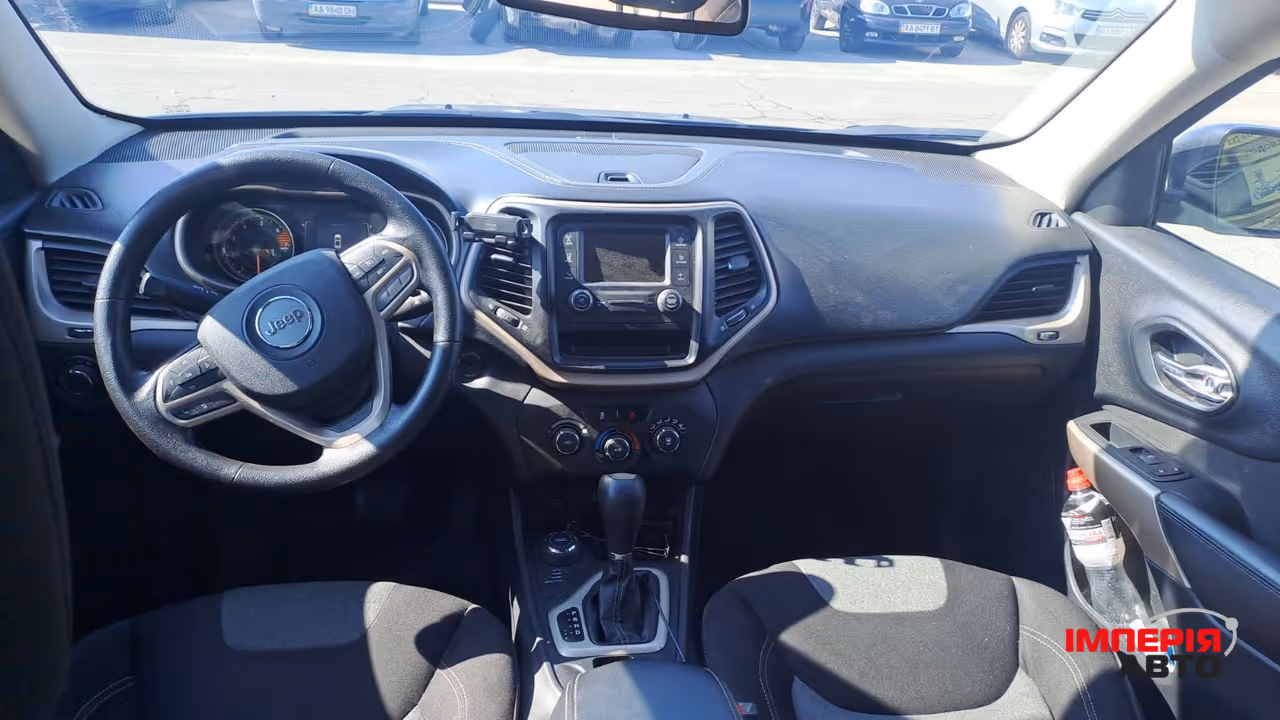 Jeep Cherokee - фото 13