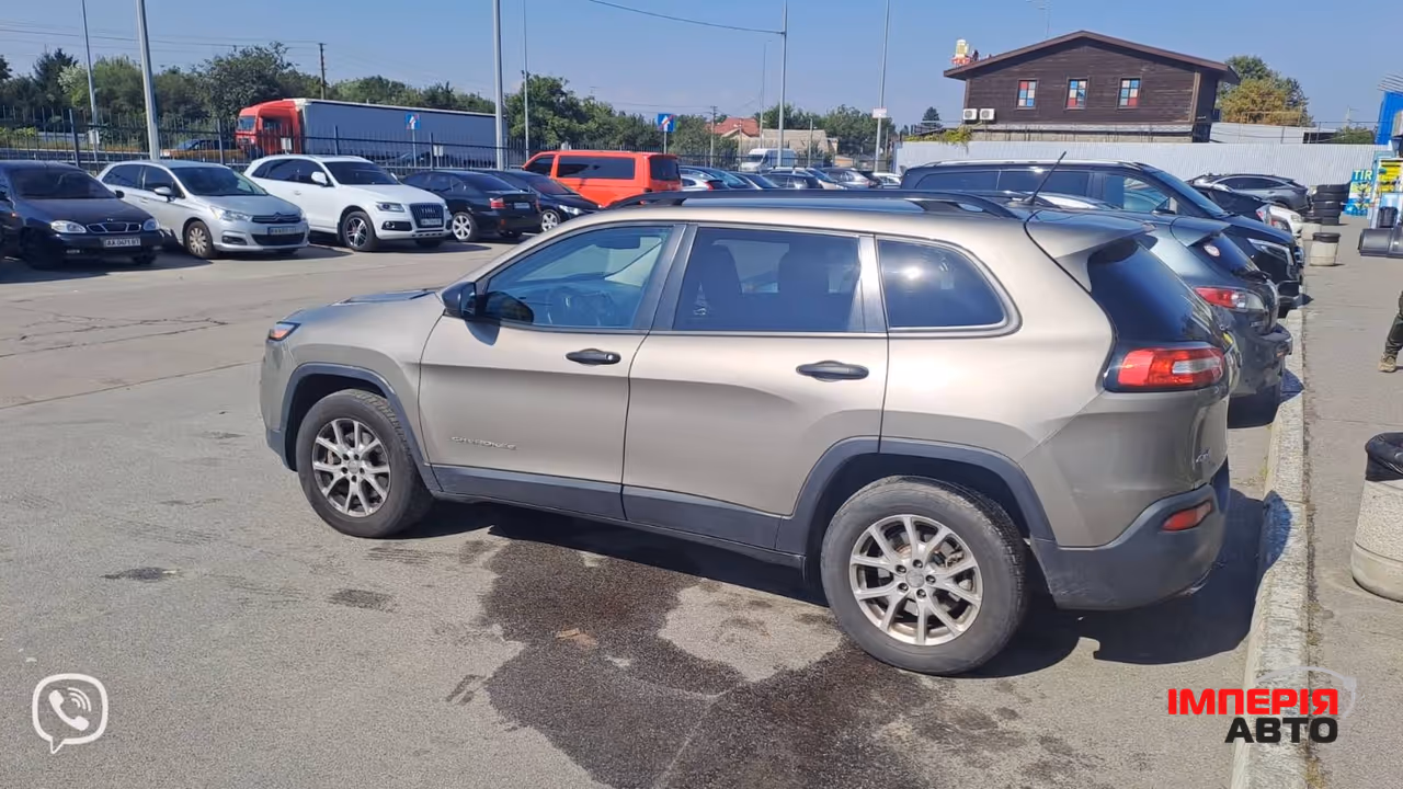 Jeep Cherokee - фото 3