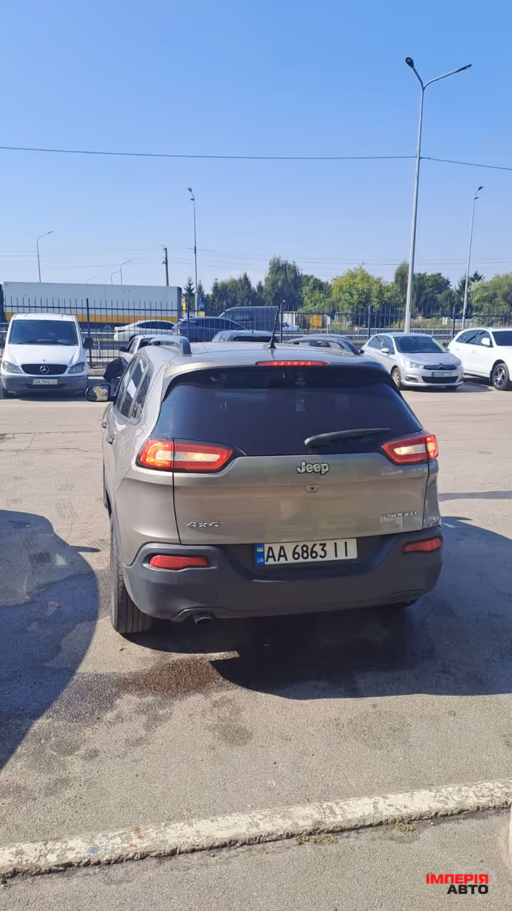 Jeep Cherokee - фото 2