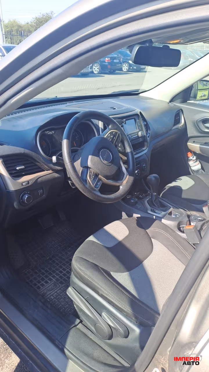 Jeep Cherokee - фото 9