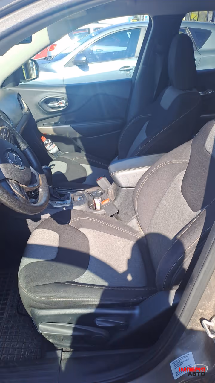 Jeep Cherokee - фото 11