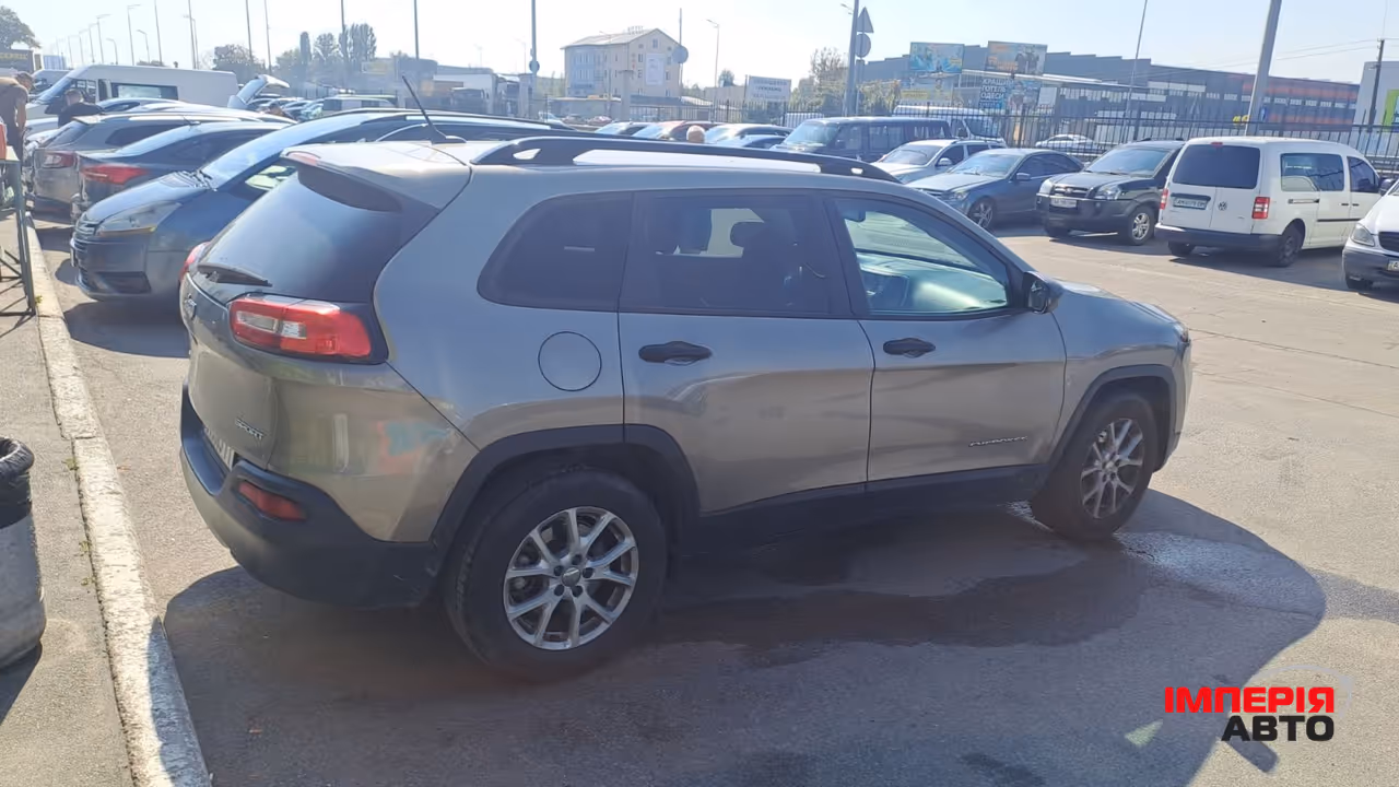 Jeep Cherokee - фото 7