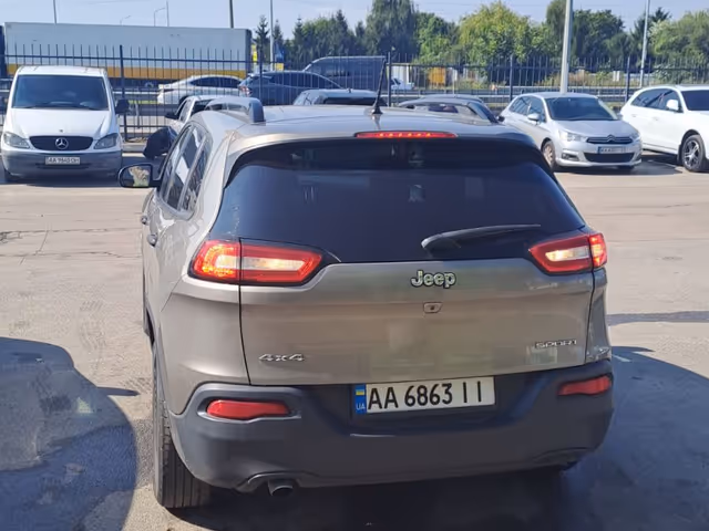 Jeep Cherokee - зображення 2
