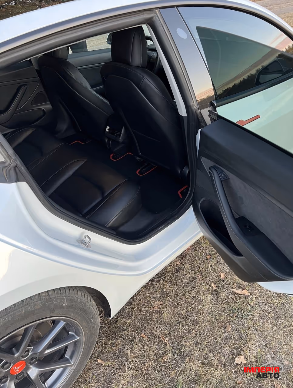 Tesla Model 3 - фото 7