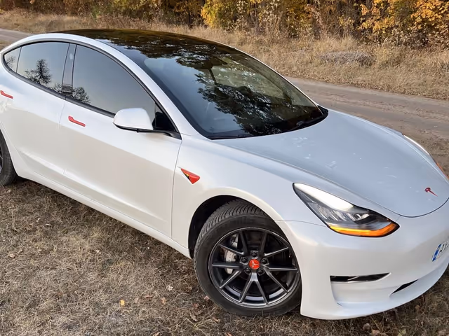 Tesla Model 3 - зображення 2