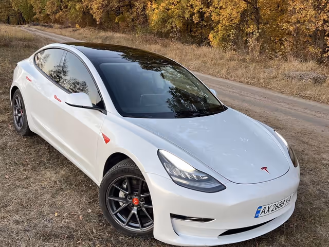Tesla Model 3 - зображення 1