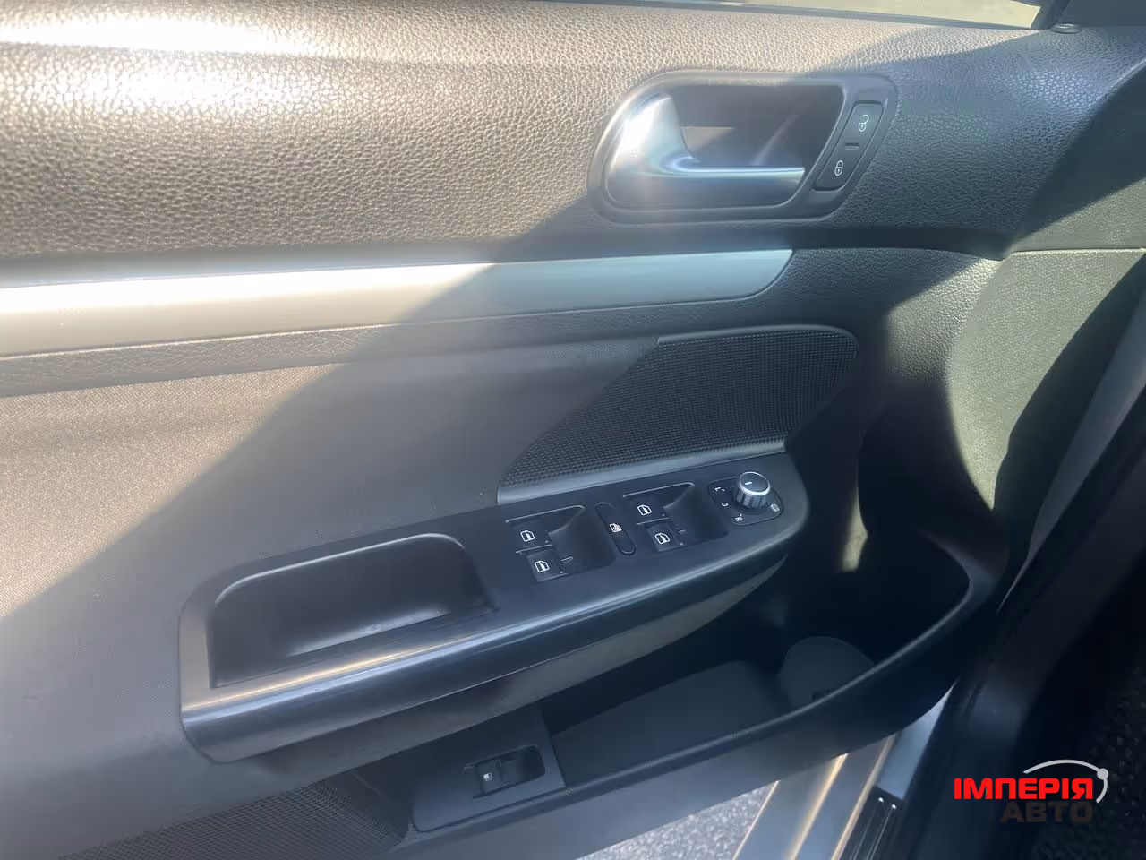 Volkswagen Jetta - фото 6