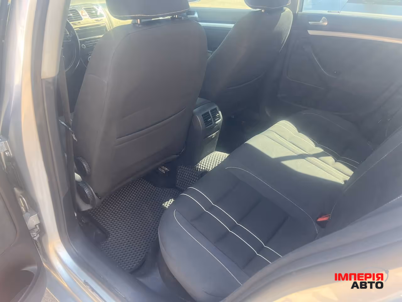 Volkswagen Jetta - фото 11