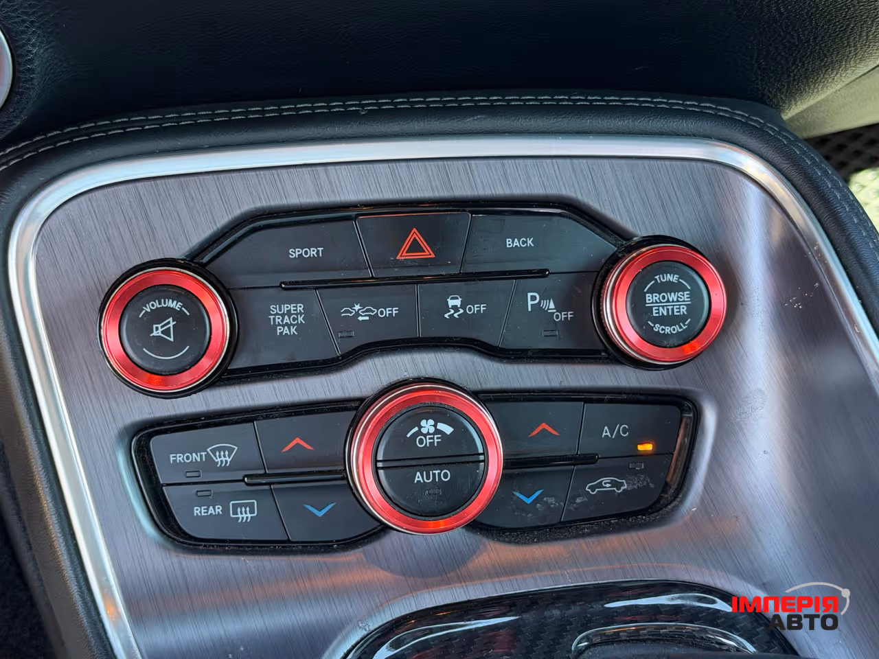 Dodge Challenger - фото 13