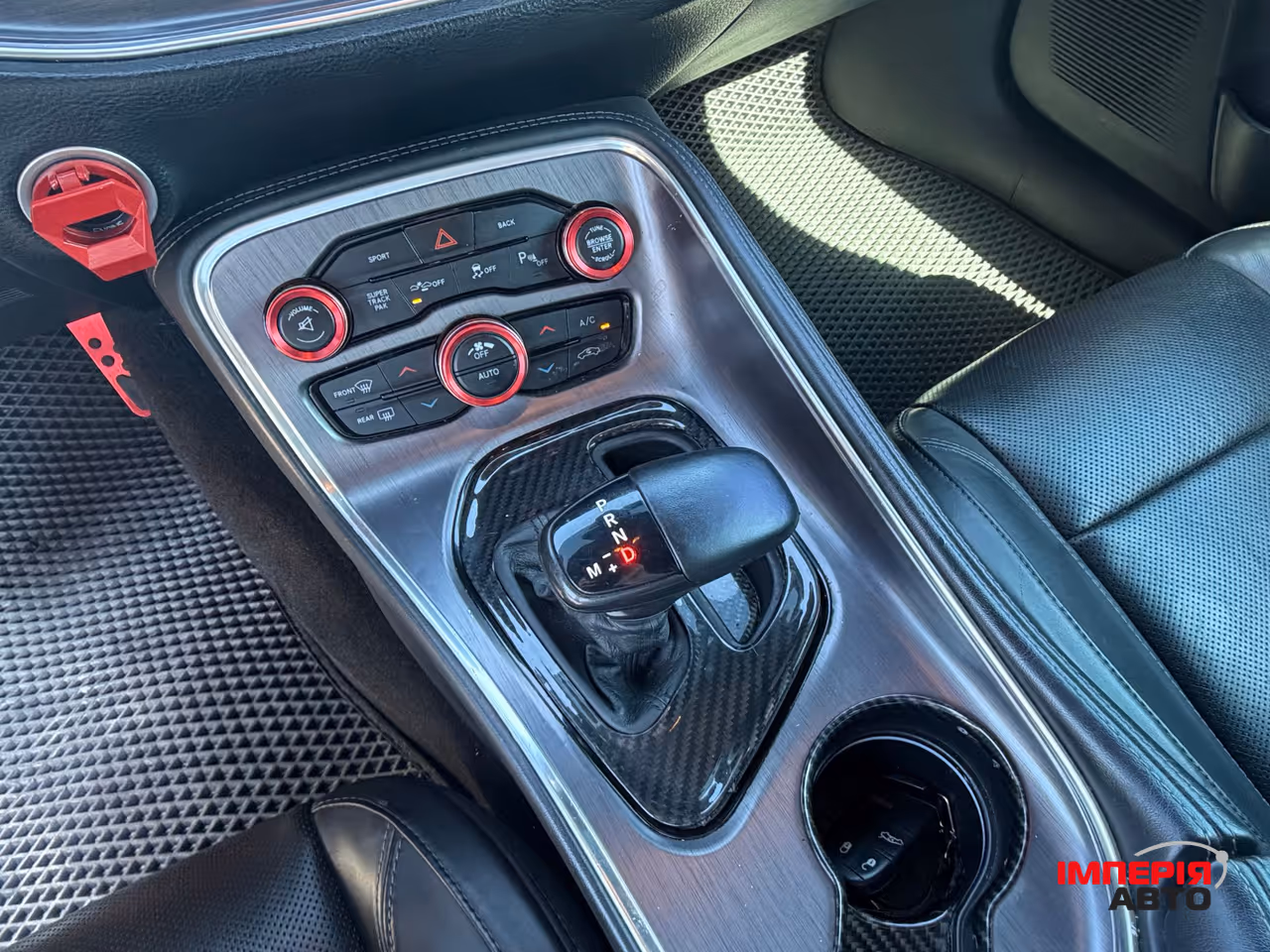 Dodge Challenger - фото 16