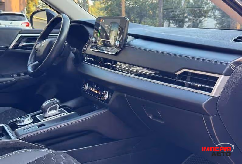 Mitsubishi Outlander - фото 22