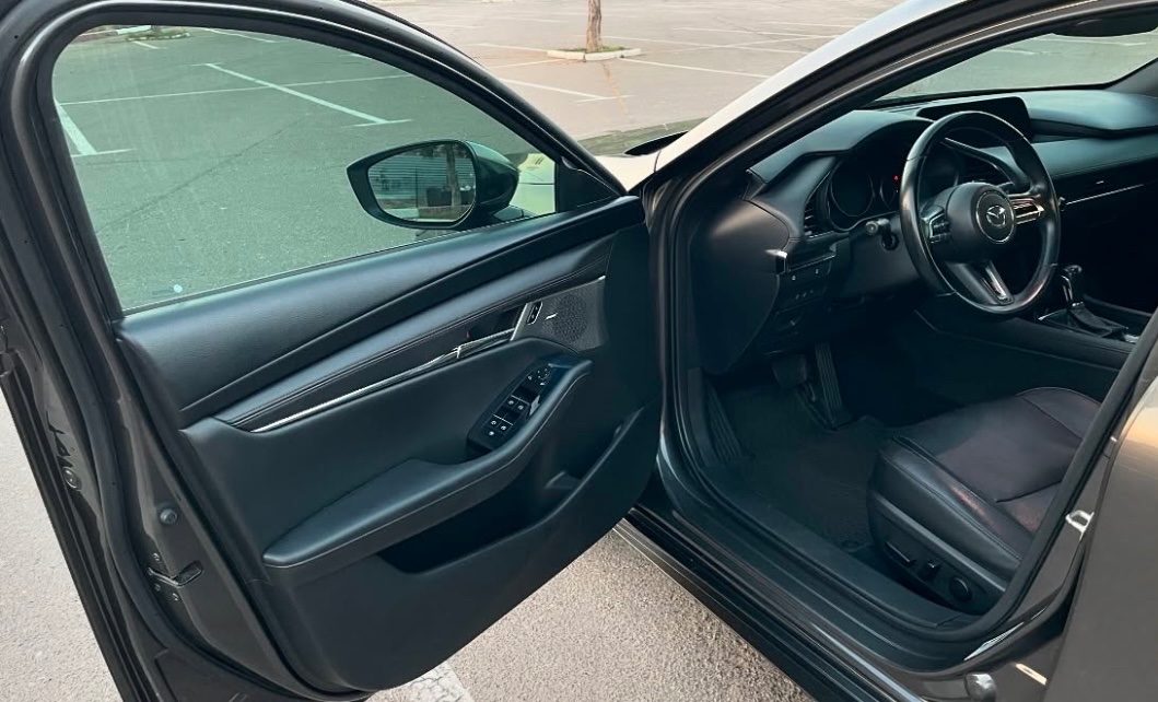 Mazda 3 - фото 16