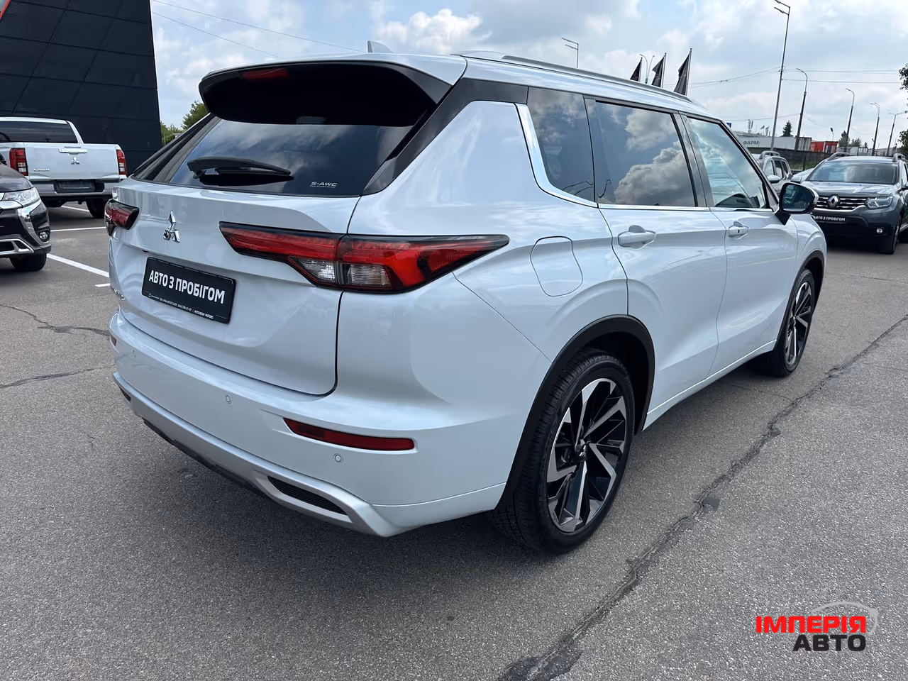Mitsubishi Outlander - фото 8