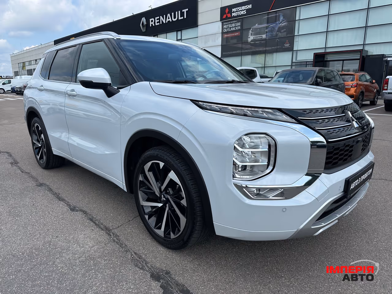 Mitsubishi Outlander - фото 2