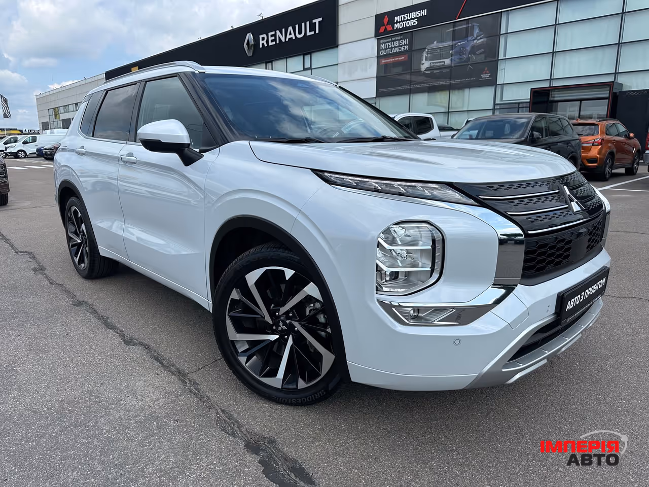 Mitsubishi Outlander - фото 1