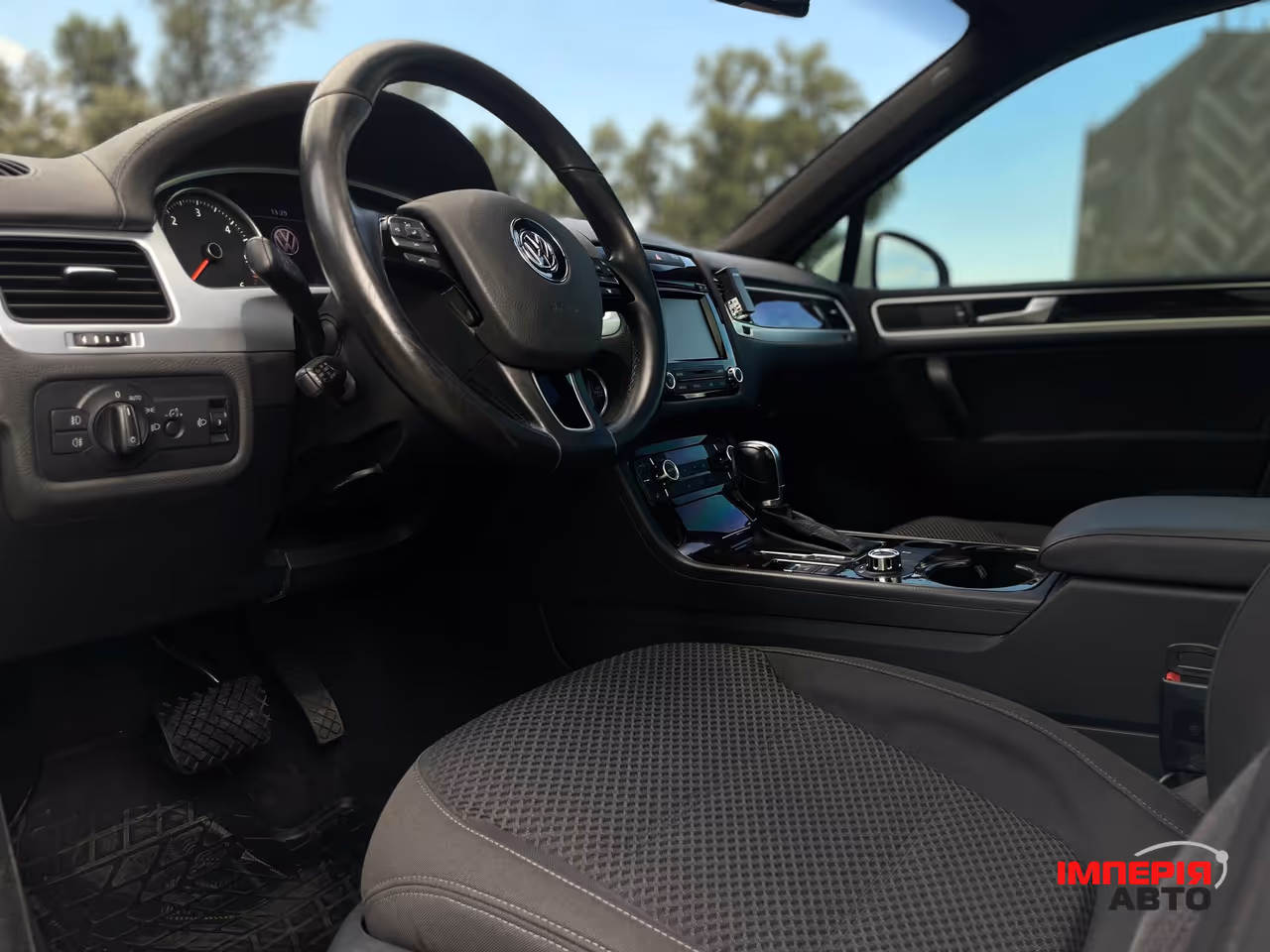Volkswagen Touareg - фото 13