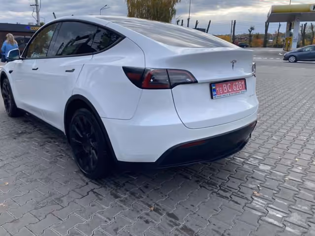 Tesla Model Y - зображення 3
