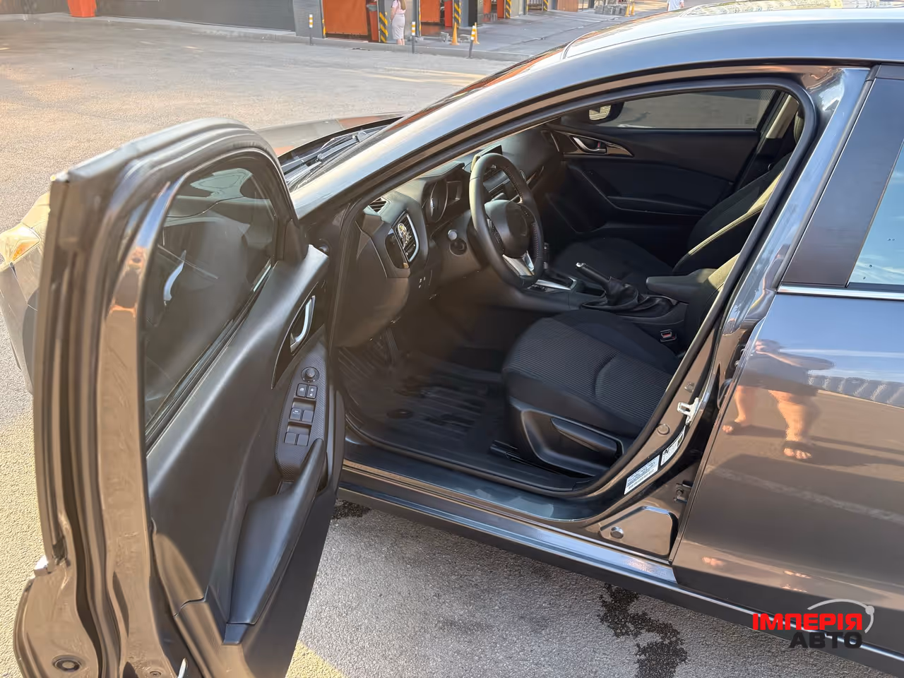Mazda 3 - фото 9