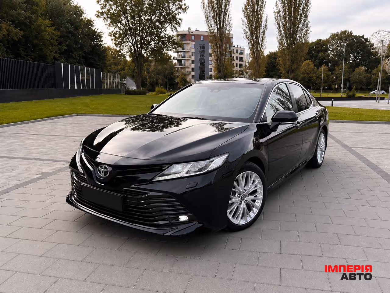 Toyota Camry - фото 1