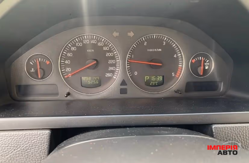 Volvo XC90 - фото 12