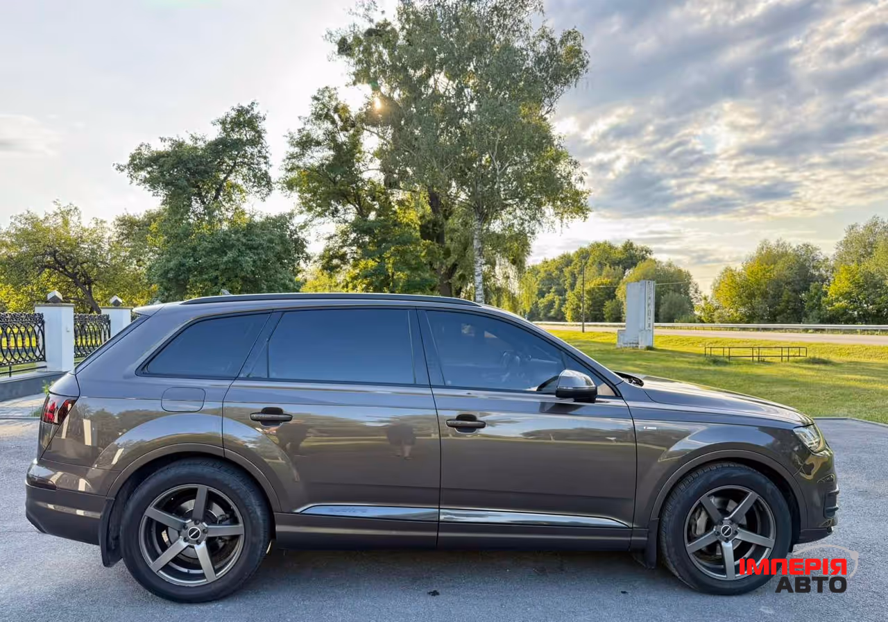 Audi Q7 - фото 9