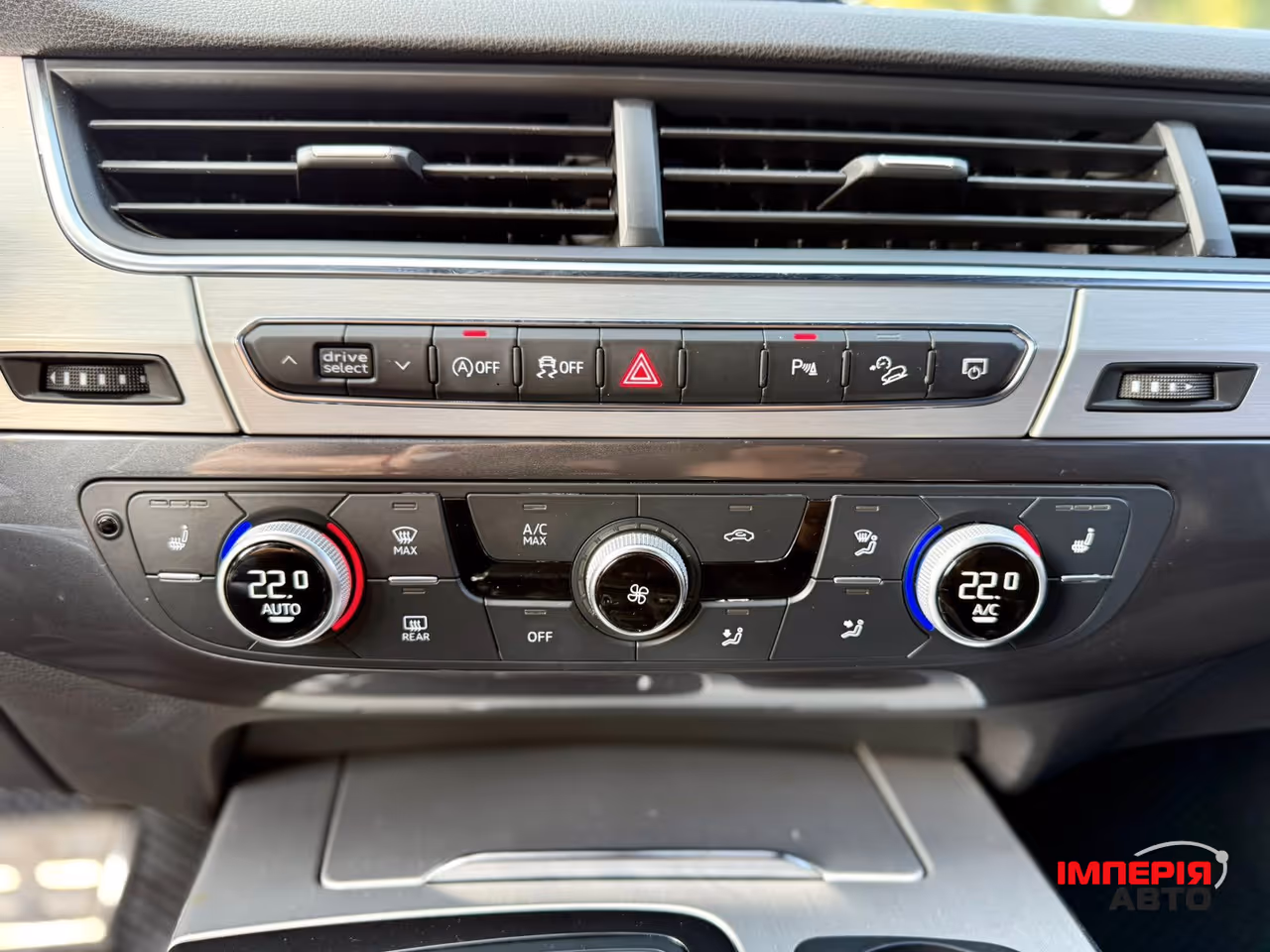 Audi Q7 - фото 19