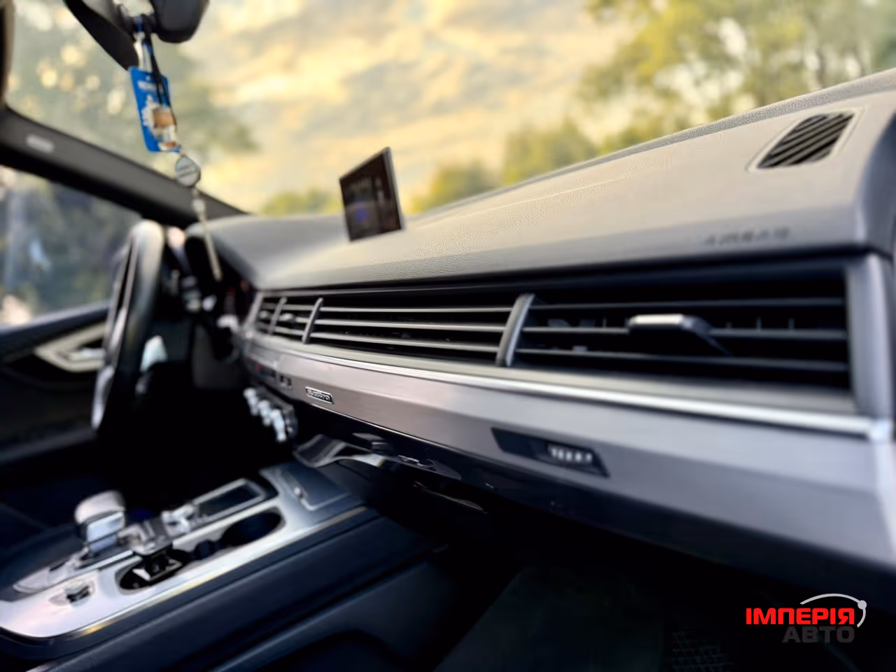 Audi Q7 - фото 13