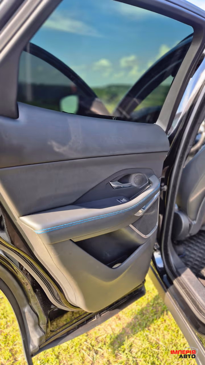 Jaguar E-Pace - фото 9