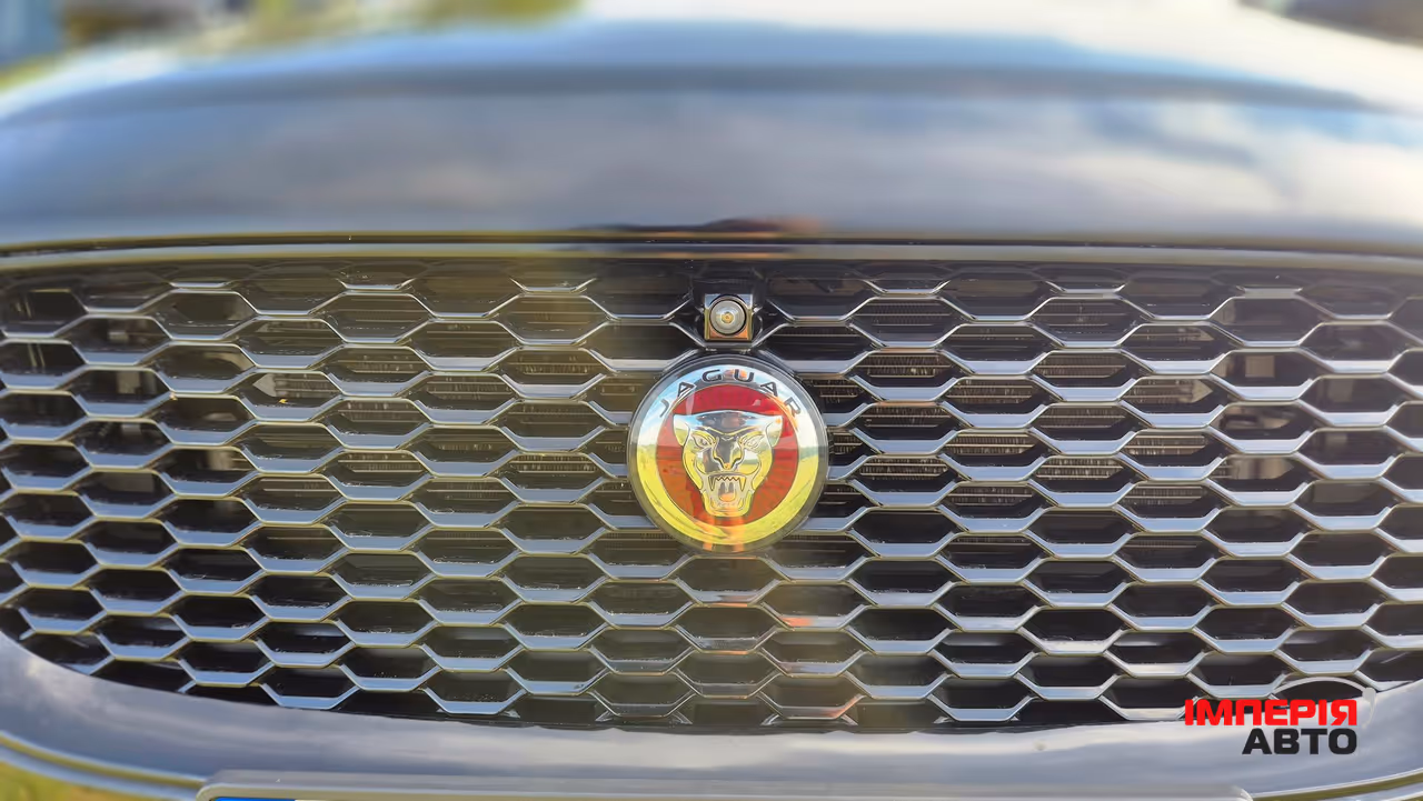 Jaguar E-Pace - фото 28