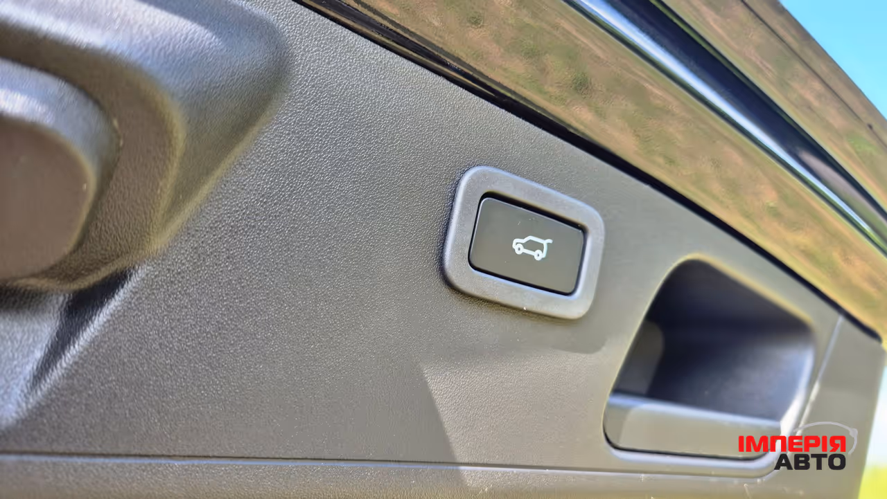 Jaguar E-Pace - фото 11