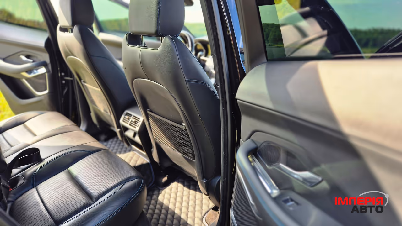 Jaguar E-Pace - фото 18