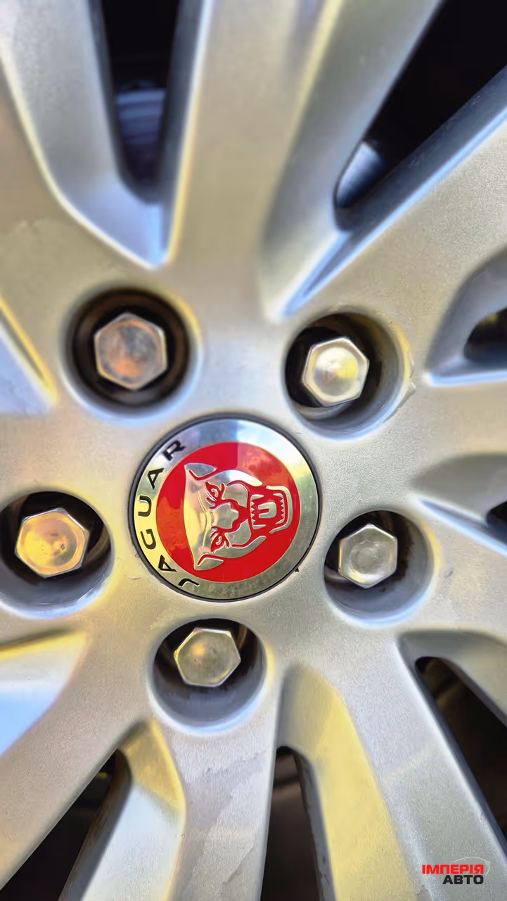 Jaguar E-Pace - фото 25