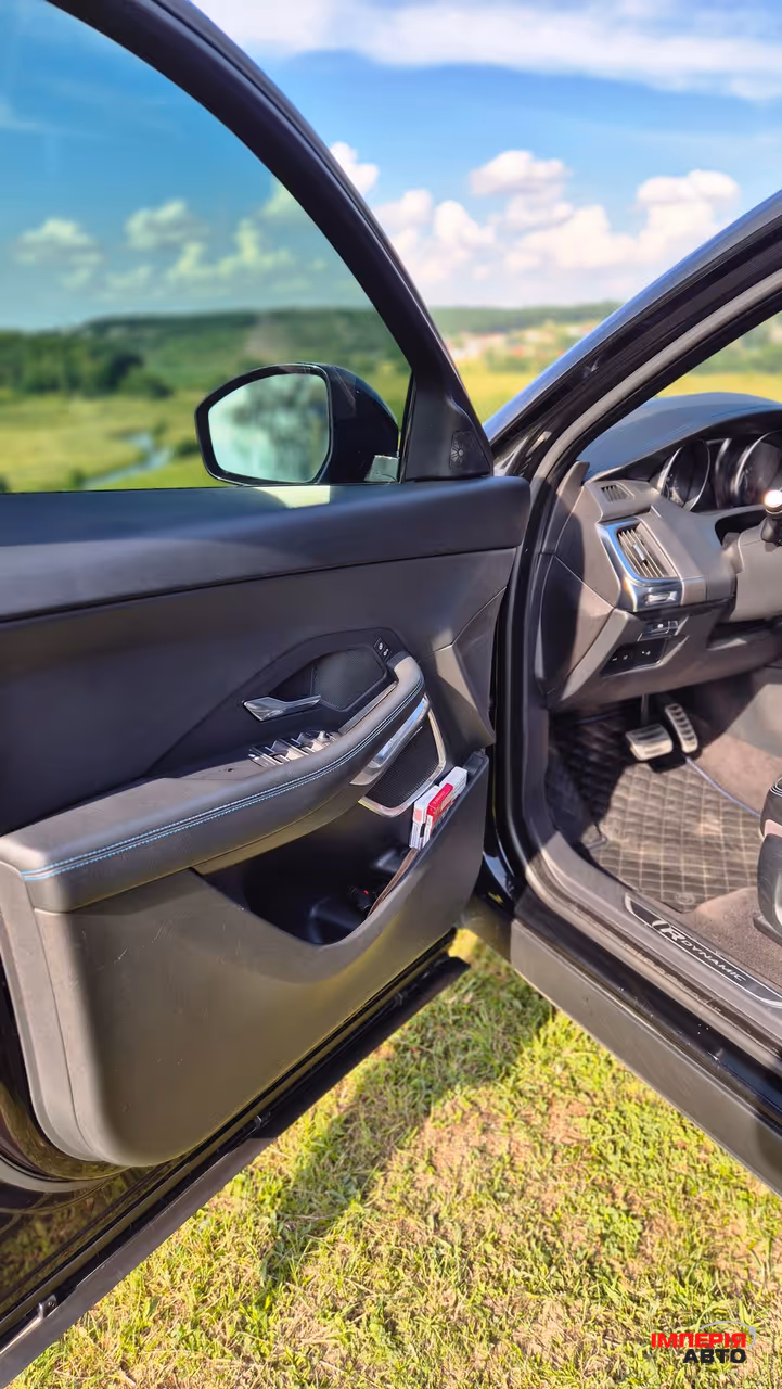 Jaguar E-Pace - фото 8