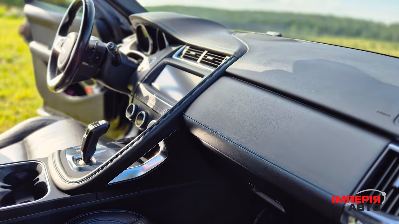 Jaguar E-Pace - фото 15